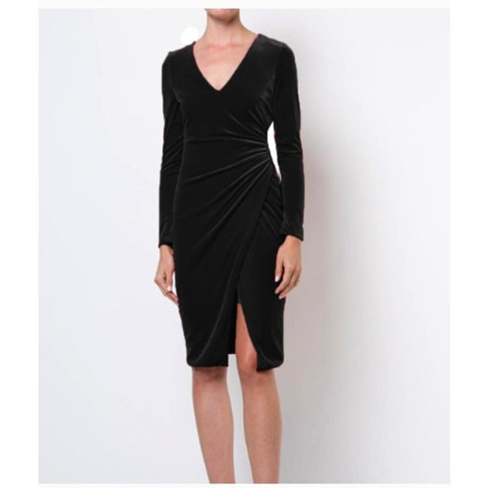 New NWT Black Halo Miramar Black Crushed Velvet Long Sleeve V-Neck Dress Midi 8‎